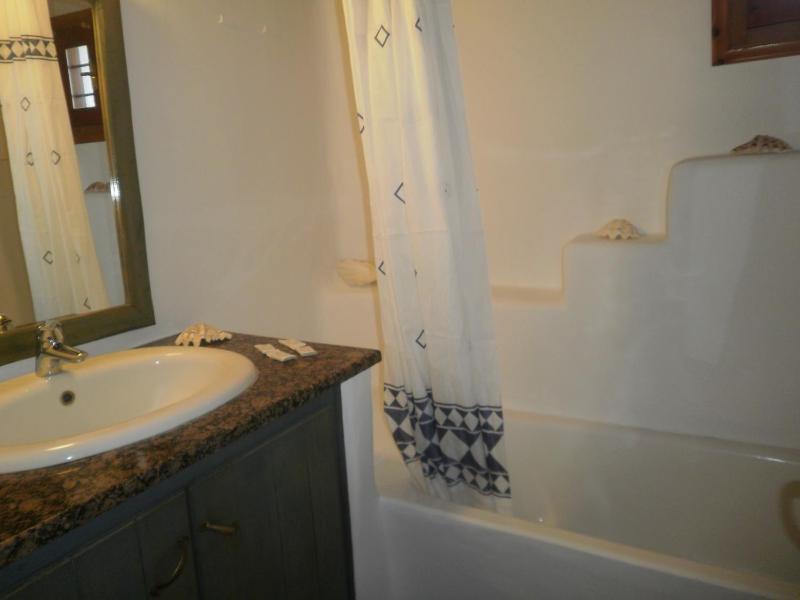 Suite with Garden View image 1
