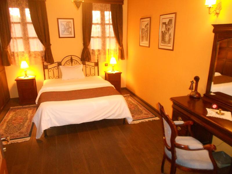 Budget Double Room image 3