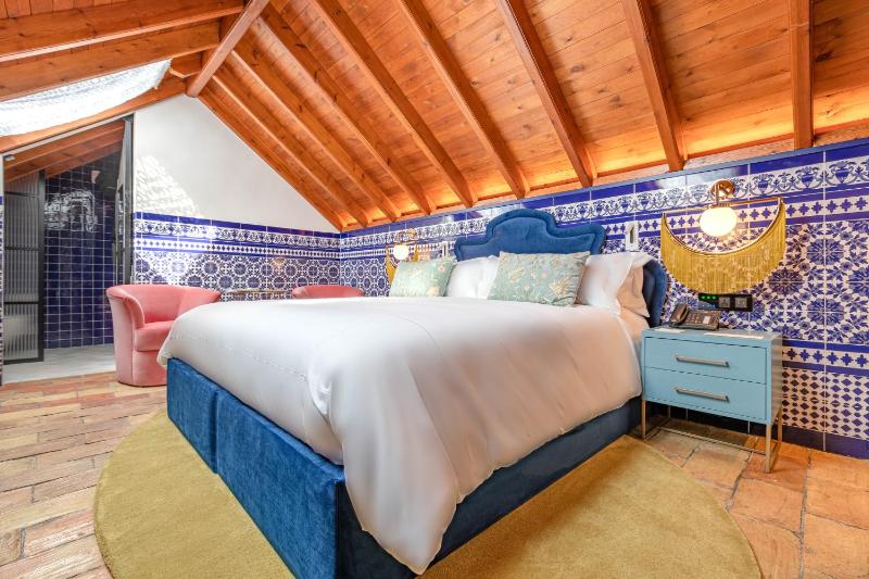 Deluxe Room image 2