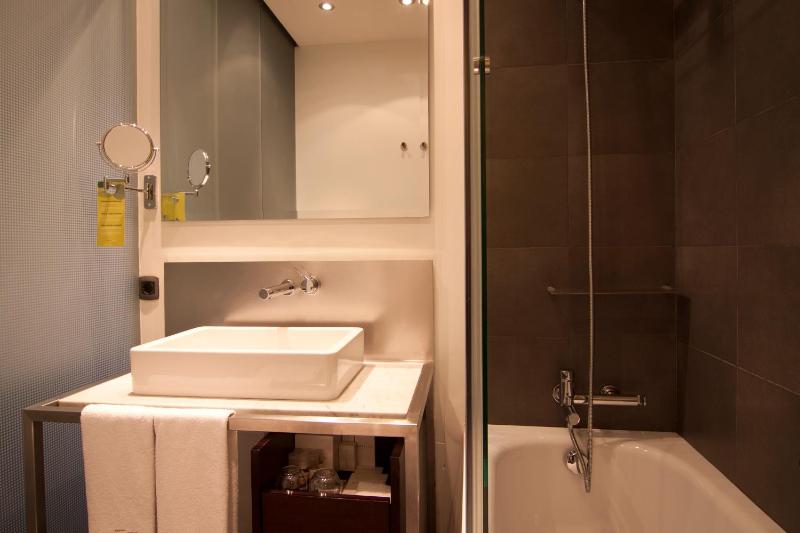 Deluxe Double or Twin Room image 3