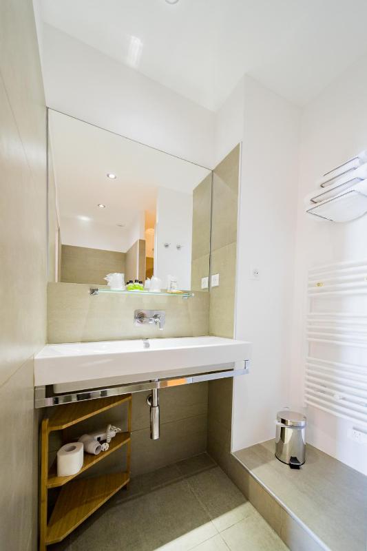 Deluxe Double Room image 2