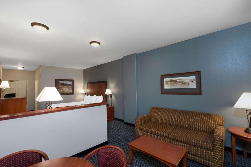 Deluxe King Room with Sofa Bed image 2