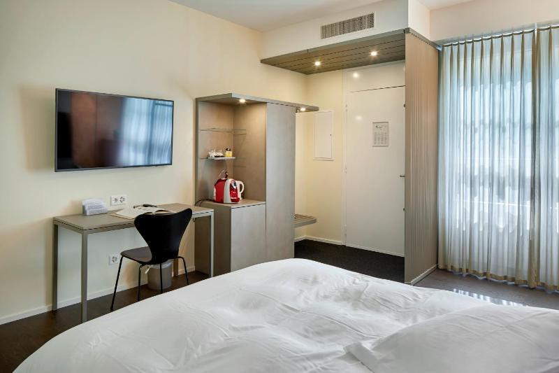 Courtyard Double Room image 3