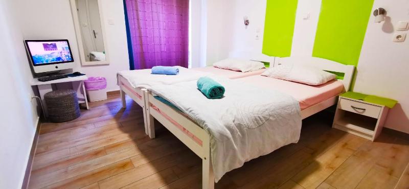 Standard Twin Room image 1