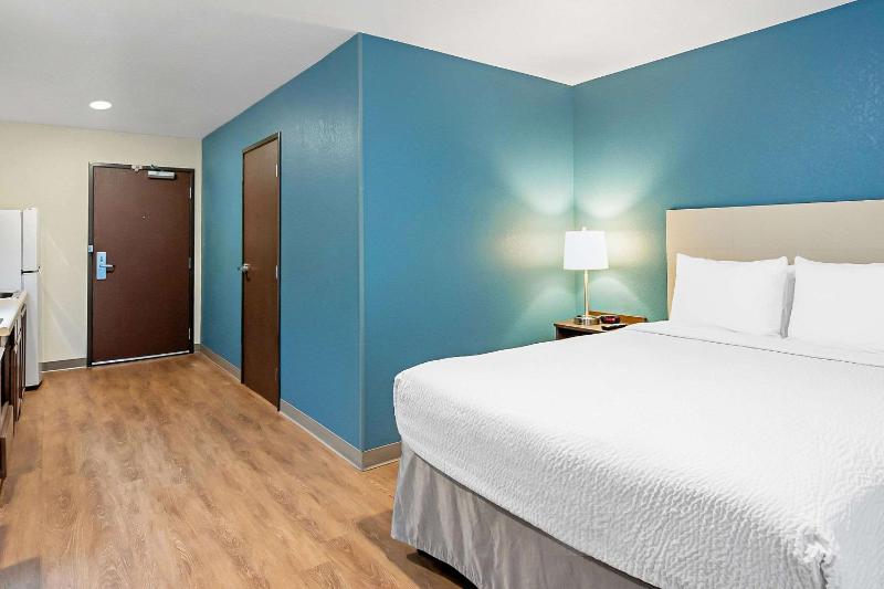 Queen Room - Accessible/Non-Smoking image 4