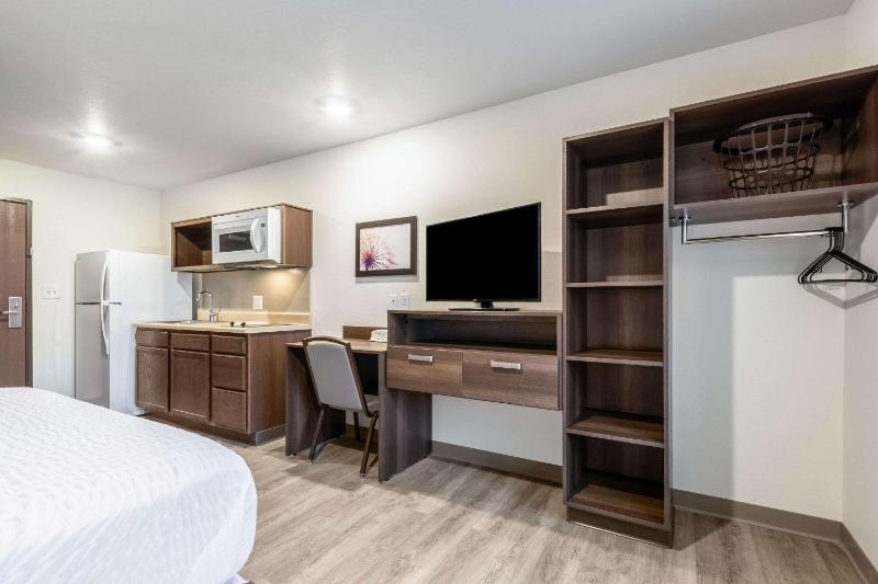 Queen Room  with Roll-In Shower - Disability Access/Non-Smoking image 1
