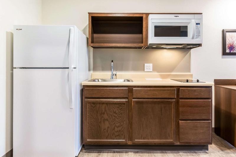 Queen Room  with Roll-In Shower - Disability Access/Non-Smoking image 2