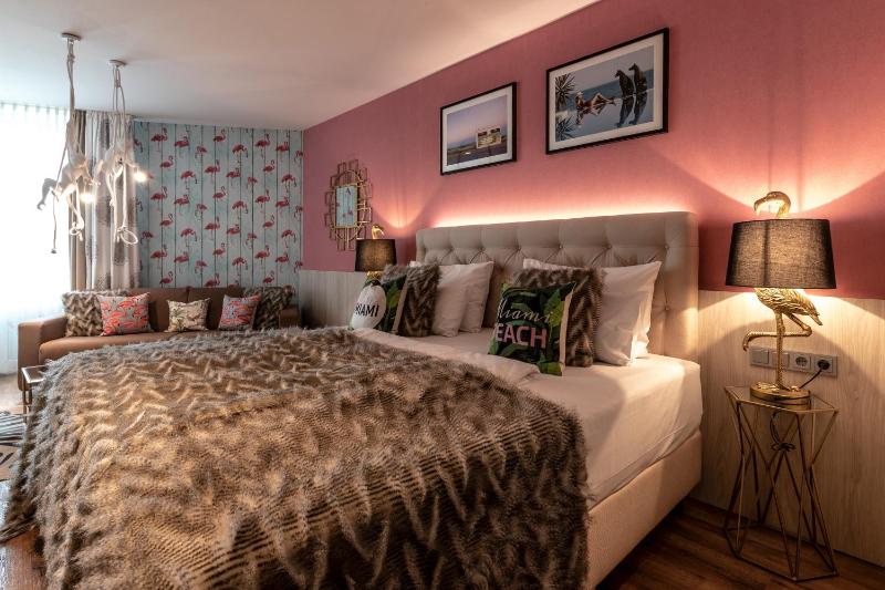 Two Connecting Comfort Plus Double Rooms (6 People) image 1