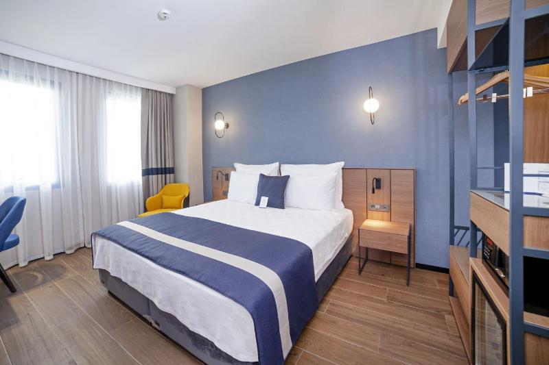 Standard Double Room image 1