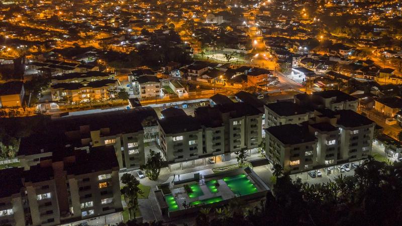 Apartamento Ubatuba AR Varanda Gourmet Piscinas e 300mt Praia - image 3