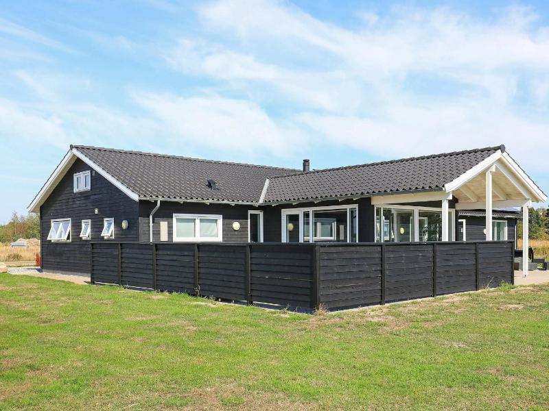 Five-Bedroom Holiday Home image 1