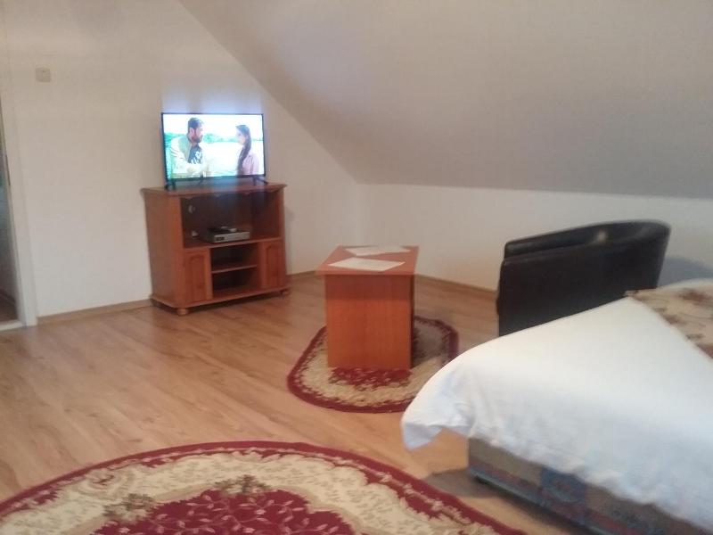 Triple Room with Shared Bathroom image 2
