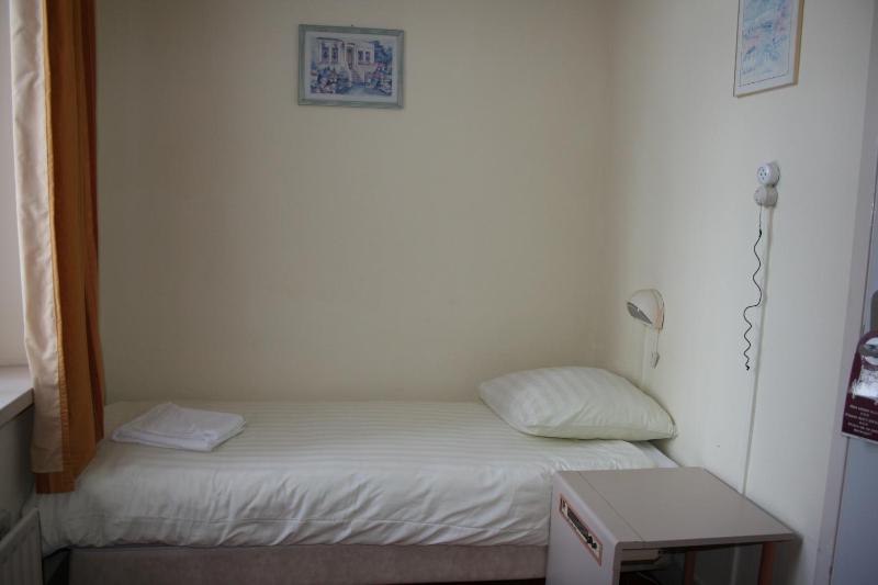Standard Single Room image 3
