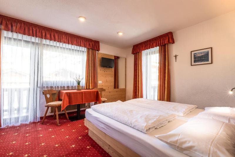 Double Room image 4
