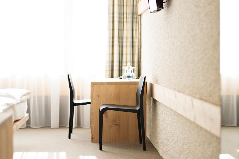 Hauser Hotel St. Moritz - image 10