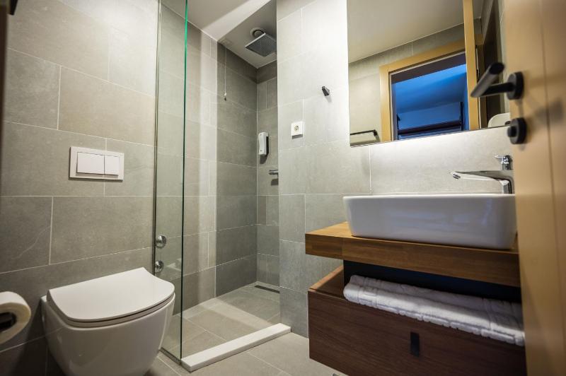Twin Room with Garden View image 2