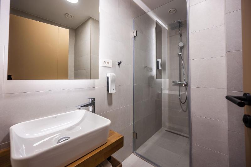 Twin Room with Garden View image 3