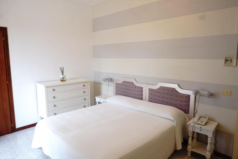 Standard Double Room image 3
