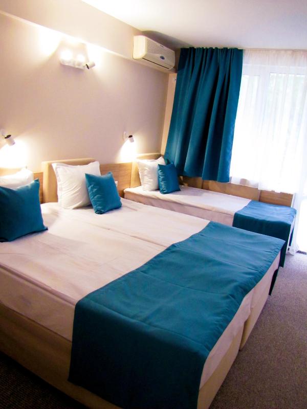 Deluxe Double Room with Balcony (2 Adults + 1 Child) image 4