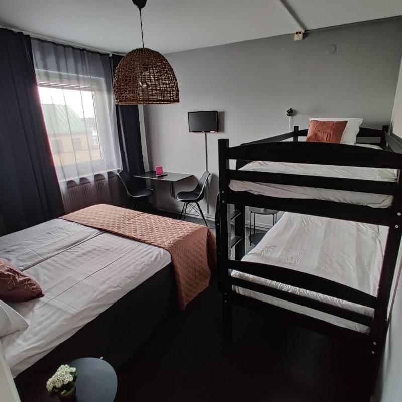 Economy Quadruple Room image 2