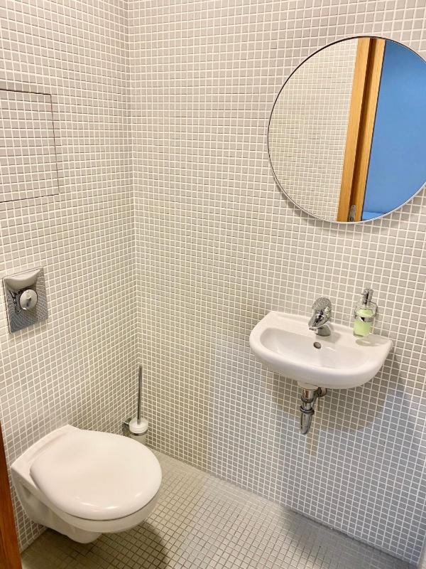 Spacious 130 m2 Apartment Near Center 2 Free Parking - image 12