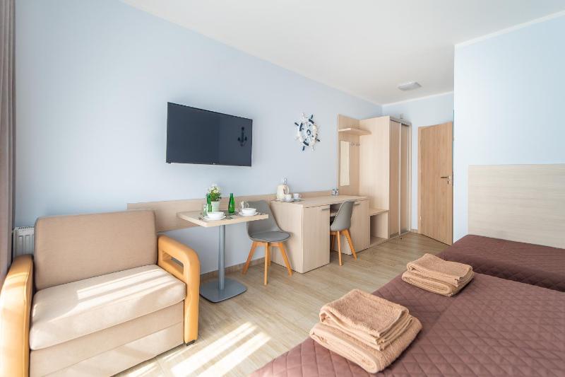 Quadruple Room with Balcony image 3