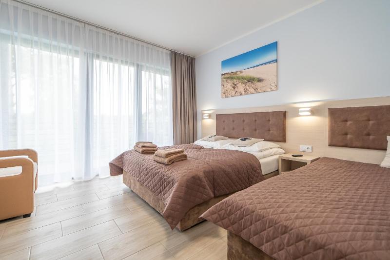 Quadruple Room with Balcony image 2