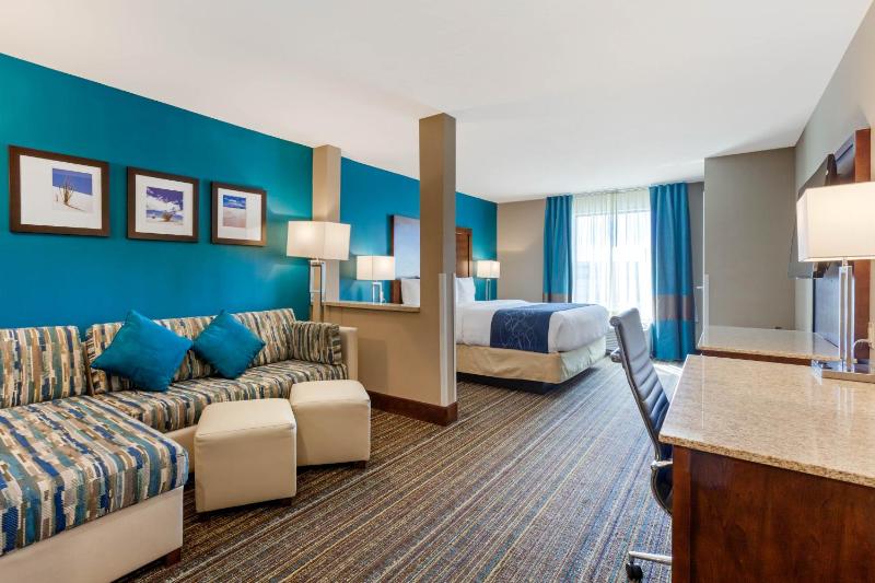 King Suite - Accessible/Non-Smoking image 1