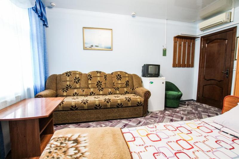 Quadruple Room image 3