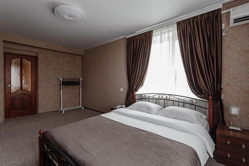 Superior Family Room image 3