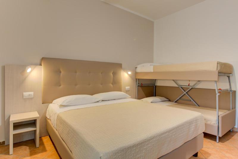 Quadruple Room with Balcony image 2
