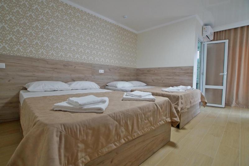 Quadruple Room image 2