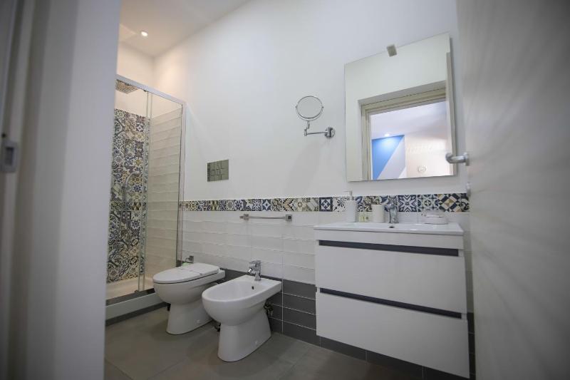 Double Room with Balcony image 2