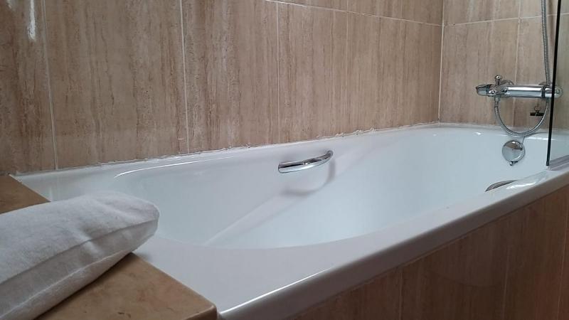 Double Room with Extra Bed image 4