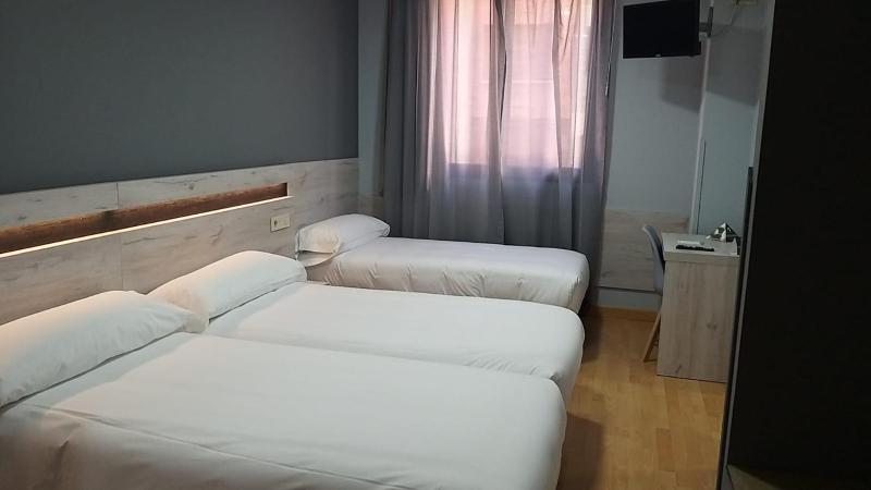 Double Room with Extra Bed image 1