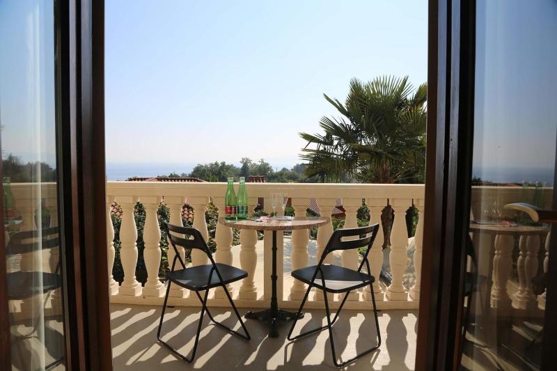 Twin Room with Balcony and Sea View image 3