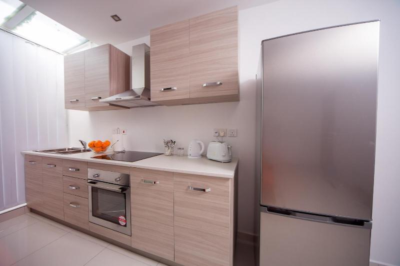Orange One-Bedroom Apartment image 3