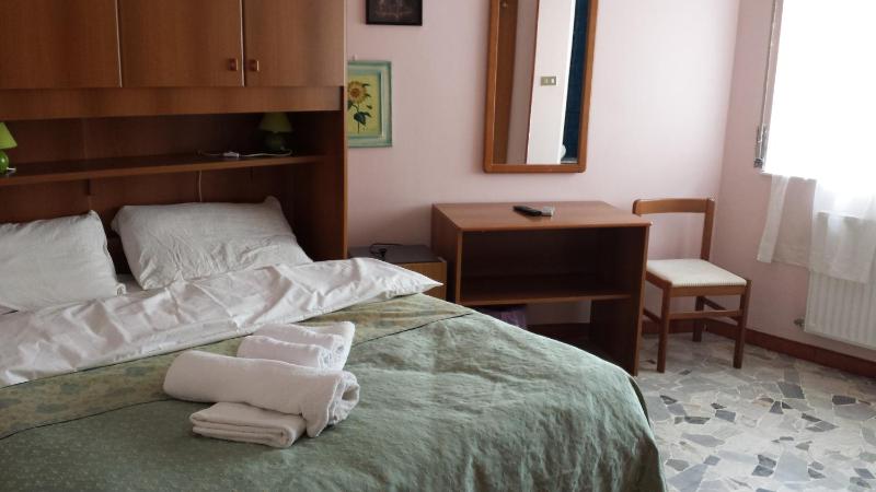 Double or Twin Room image 4