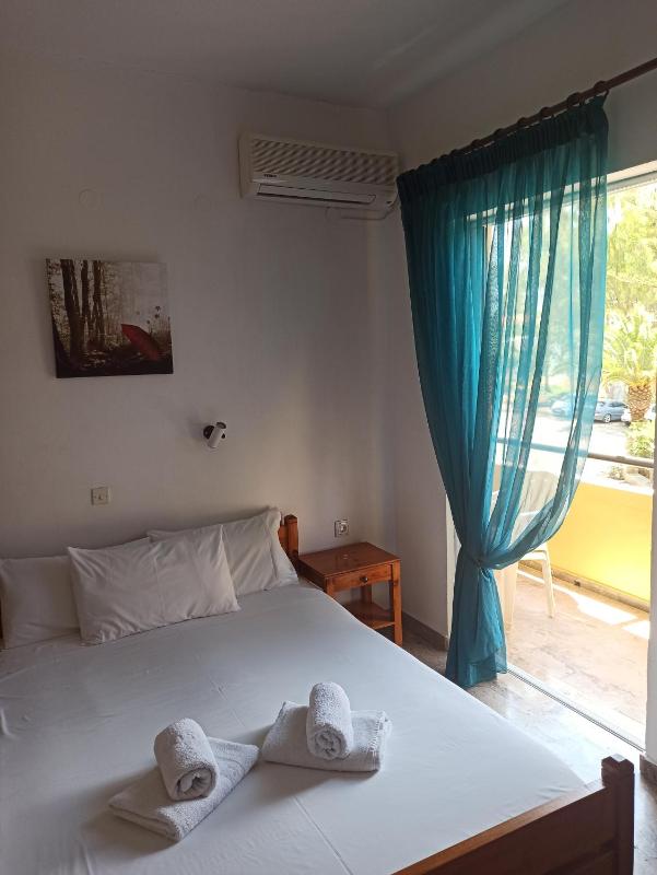 Double or Twin Room image 4