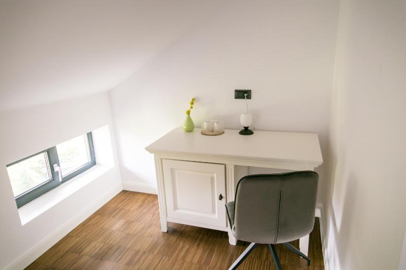 Superior Triple Room image 4