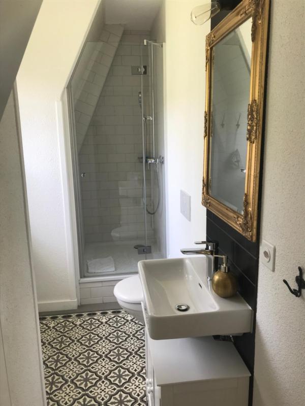 Triple Room with Shared Bathroom image 2