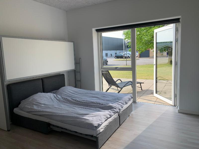 Studio Apartment image 3