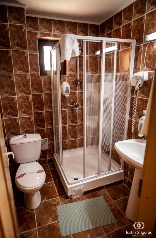 Twin Room image 3