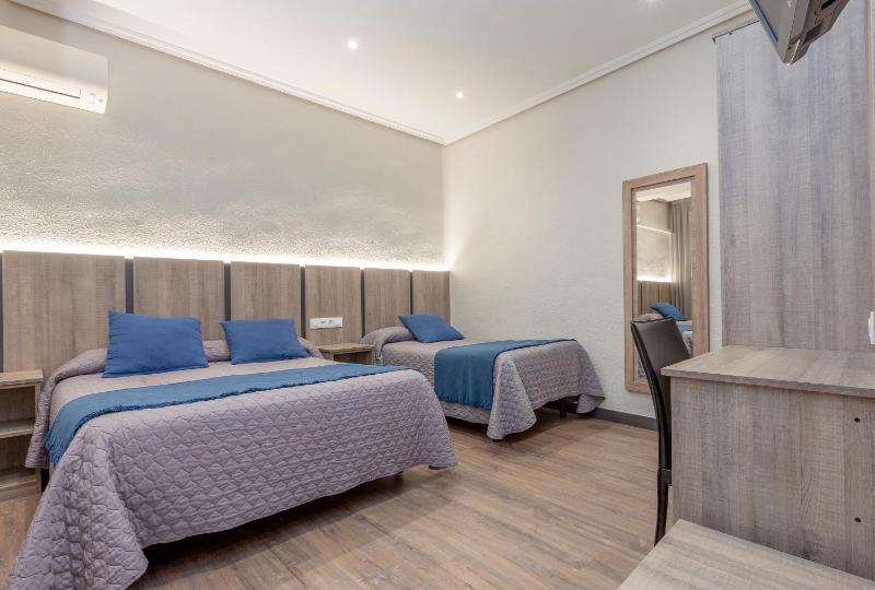 Quadruple Room image 4