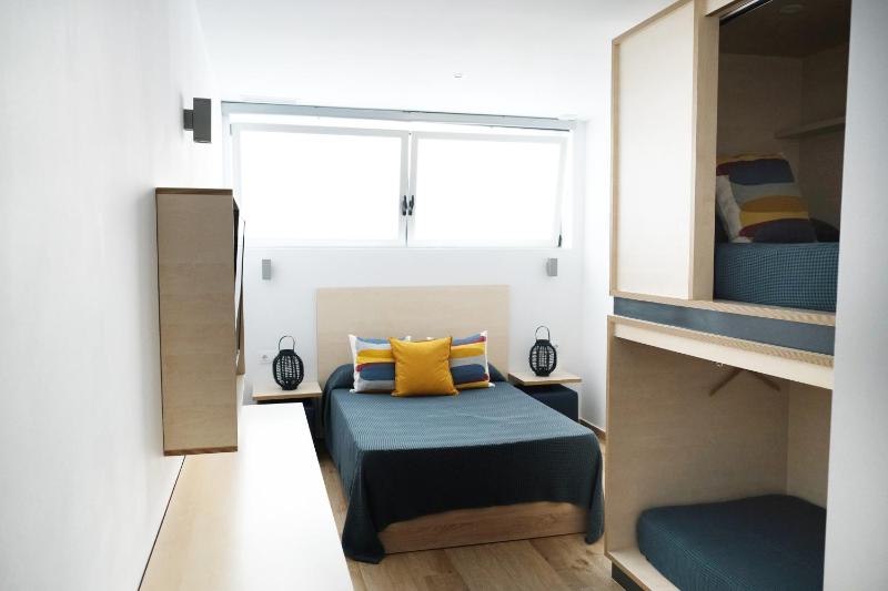 Superior room with private interior bathroom image 1