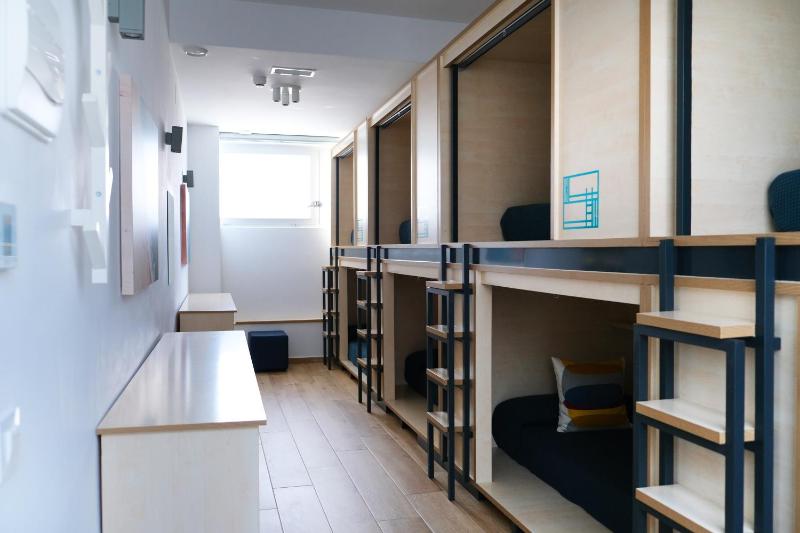 Bed in 8-Bed Mixed Dormitory Room image 1