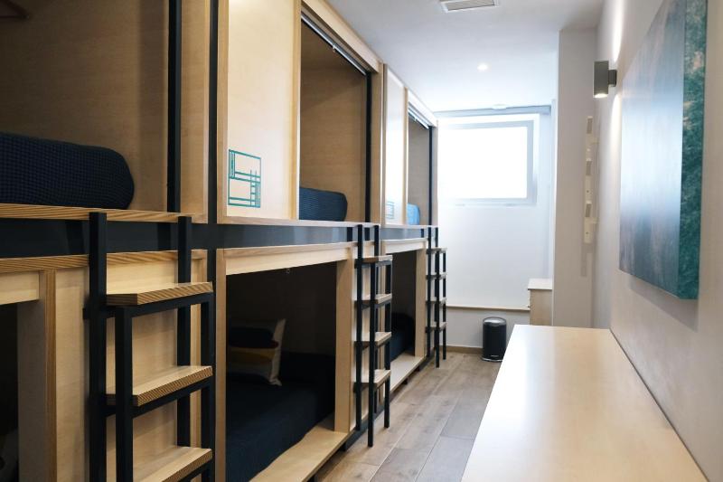 Bed in 6-Bed Mixed Dormitory Room image 3