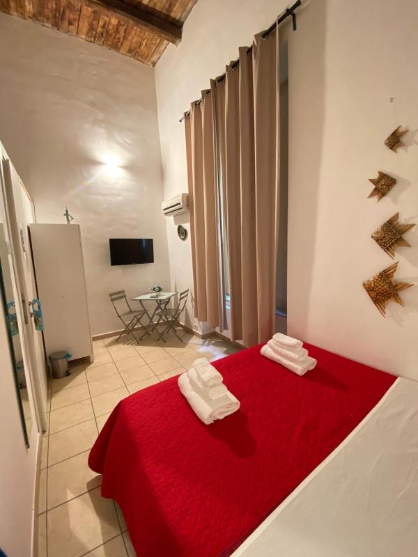 Double Room with Private External Bathroom image 2