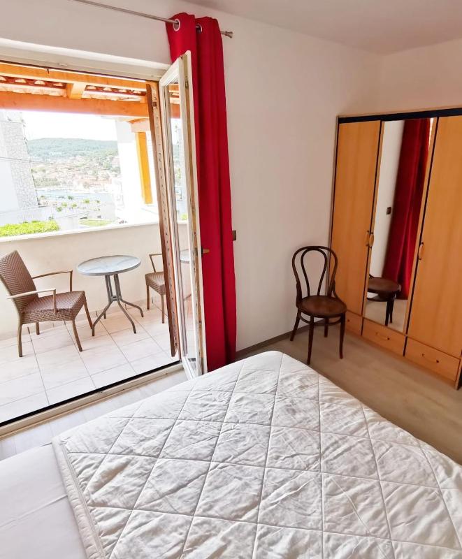 One Bedroom Apartment with Sea View image 3