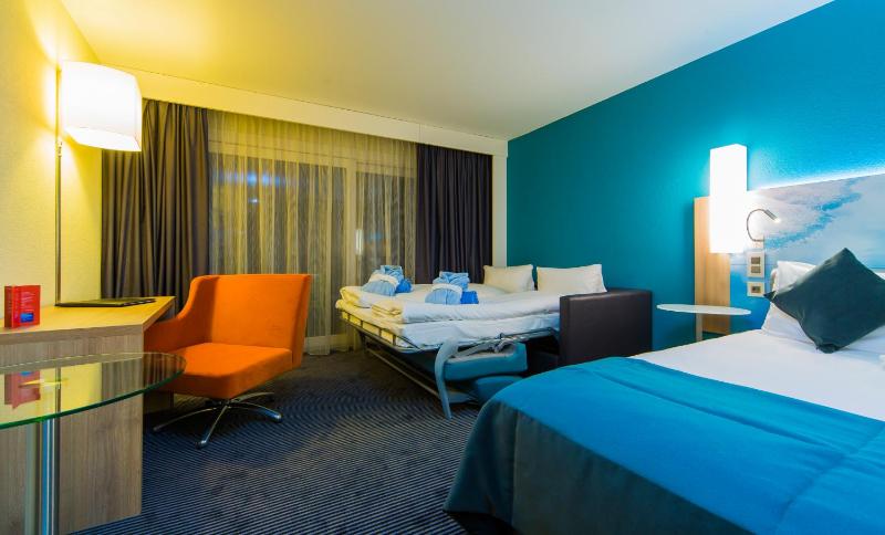 Comfort Room with 1 Double Bed and Balcony image 3